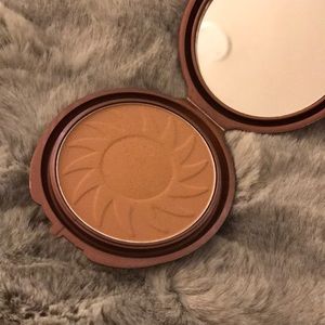 NYC Smooth Skin Bronzing Face Powder Shade Sunny